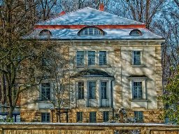 Sanierte Villa mit Praxisräumen in Dresden-Bühlau